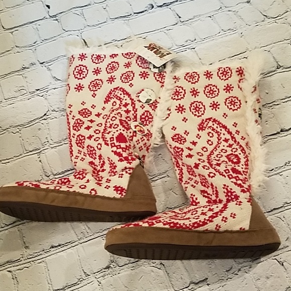 Muk Luks Shoes - 🐰SALE NWT Calf house Shoes